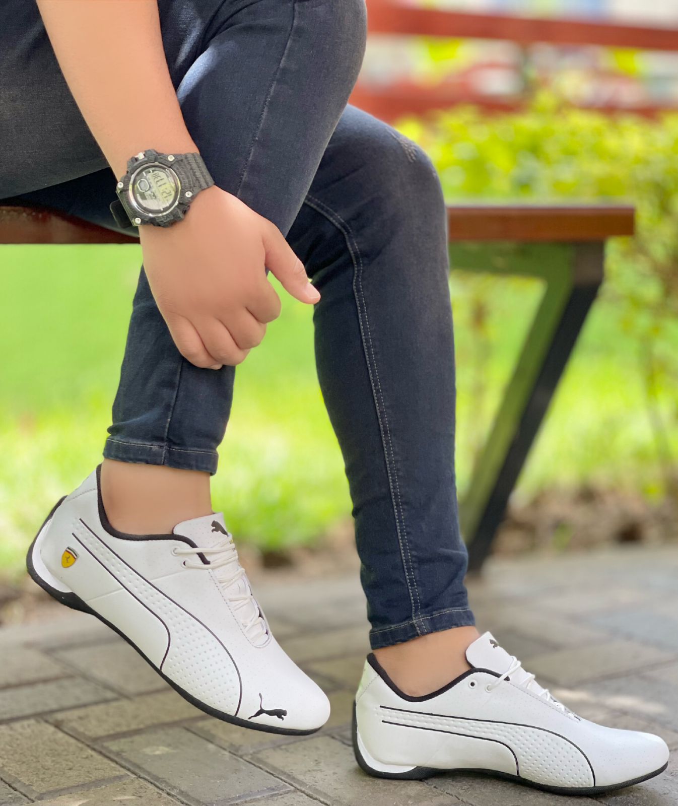 FERRARI | Blanco Negro