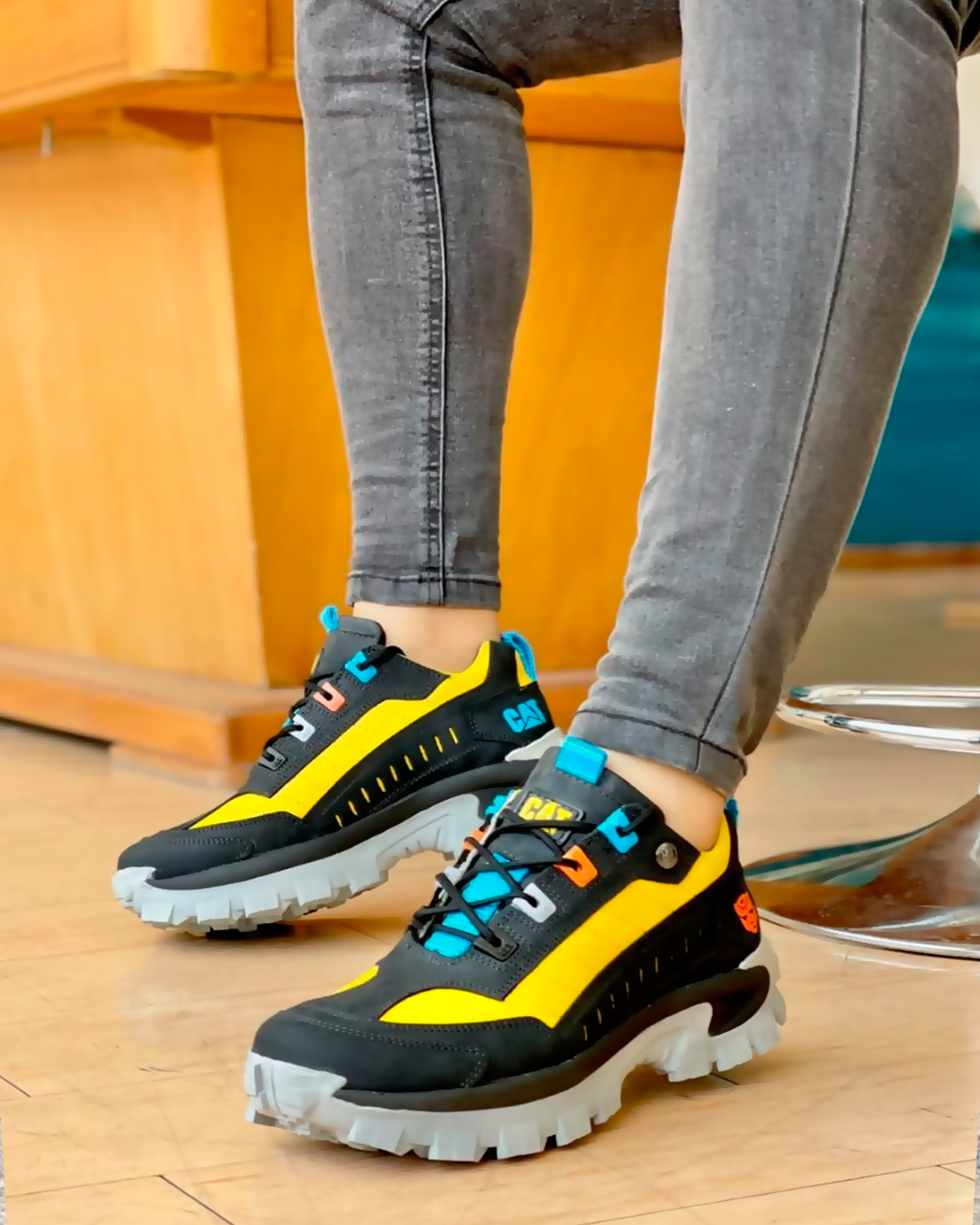 INTRUDER TFS AMARILLO NEGRO